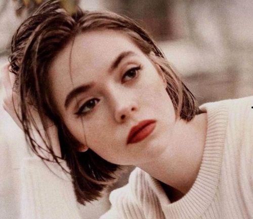 欧美垮脸图片大全,从“垮脸”现象看当代审美变迁