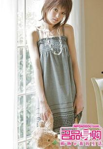 欧美品牌平胸裙子图片,平胸裙装演绎简约优雅